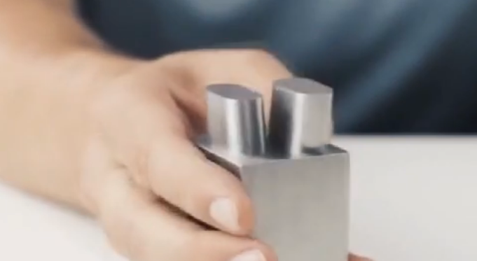 <strong>视频：肉眼看不到缝隙的精密加工</strong>