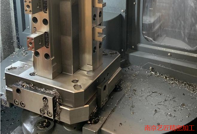 <strong>CNC加工中心分类：龙门加工中心、立式加工中心和卧式加工中心</strong>