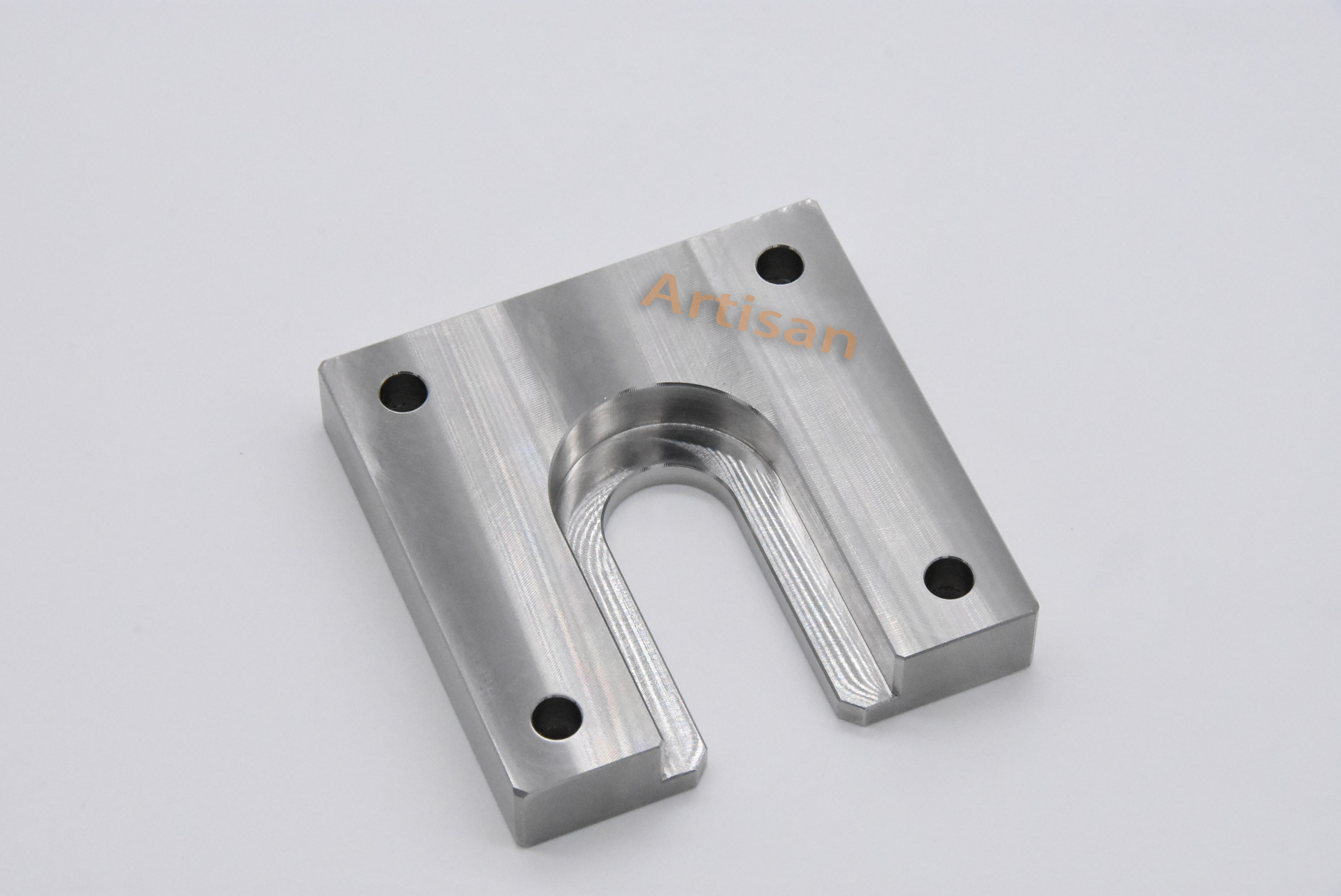 <strong>家电设备零件精密加工：板</strong>