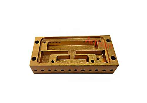 <strong>图一：波导精密加工..</strong>