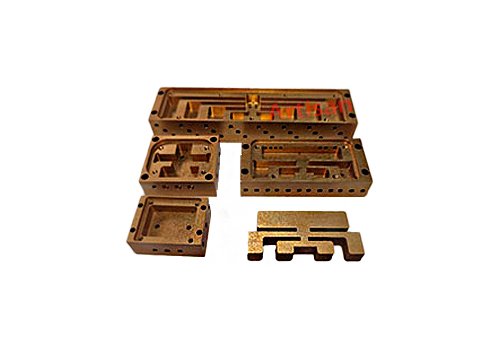 <strong>图五：波导精密加工..</strong>