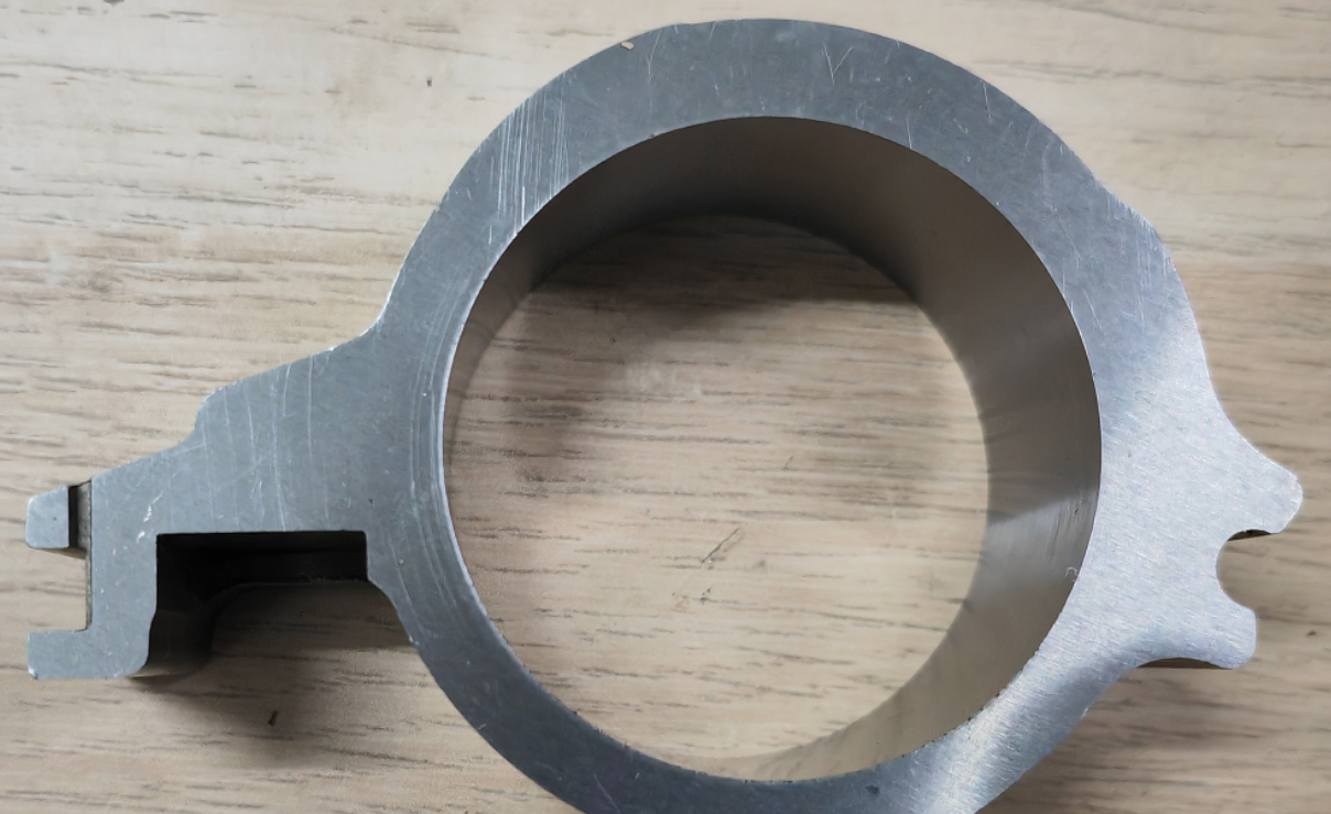 揭秘指压卡盘：精密零件压端面夹紧技术的内孔加工革命