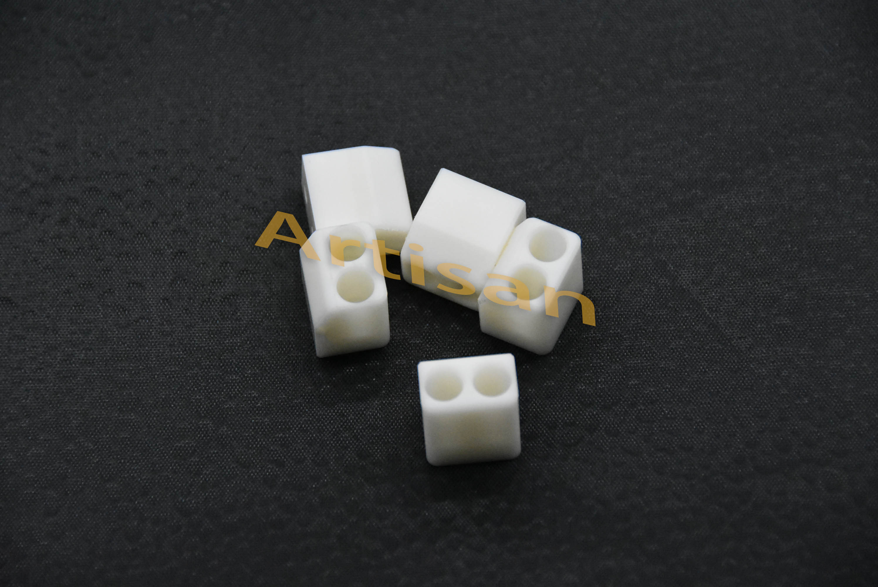 <strong>电子类精密加工：块</strong>