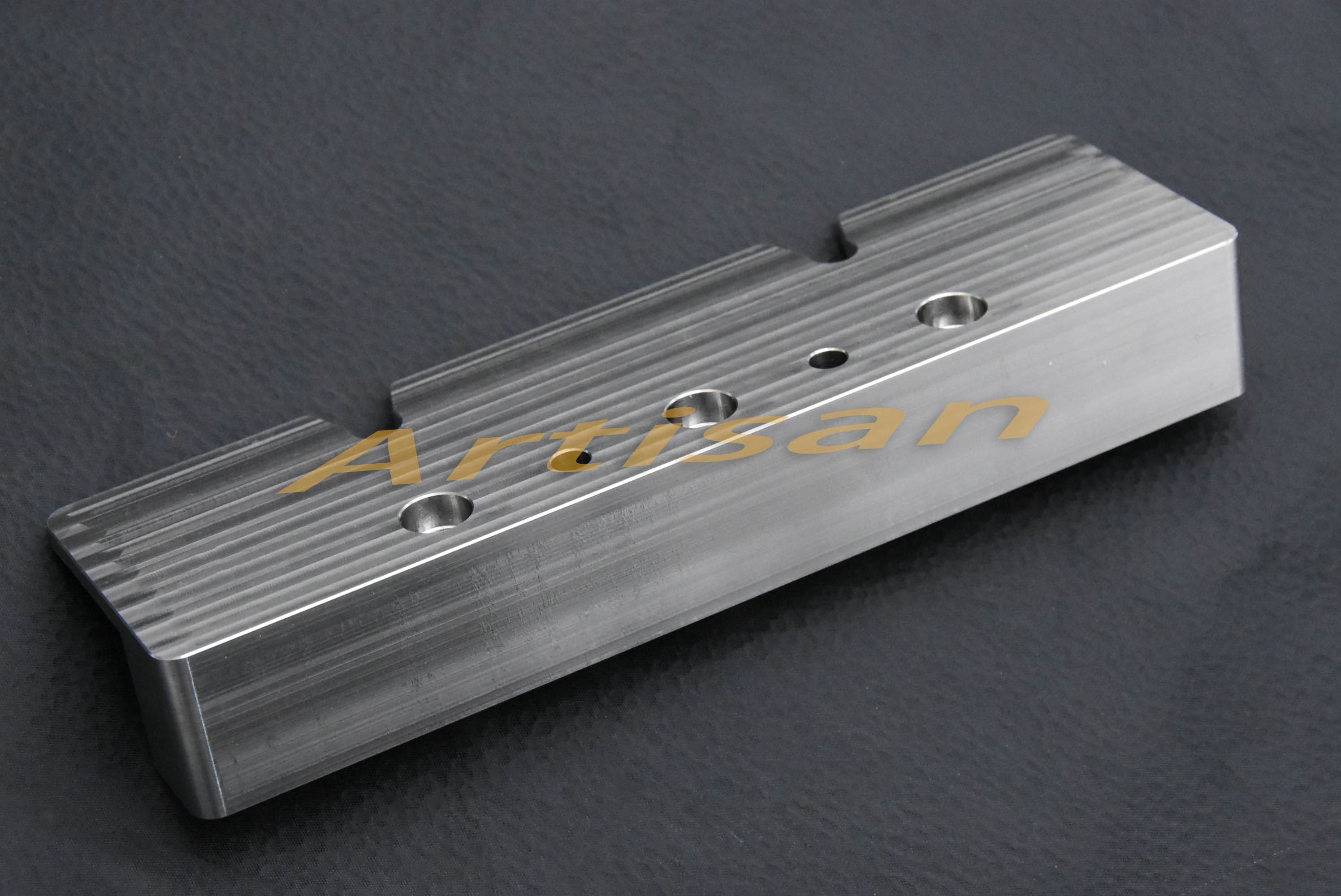 <strong>医疗类精密加工件：安装板块</strong>