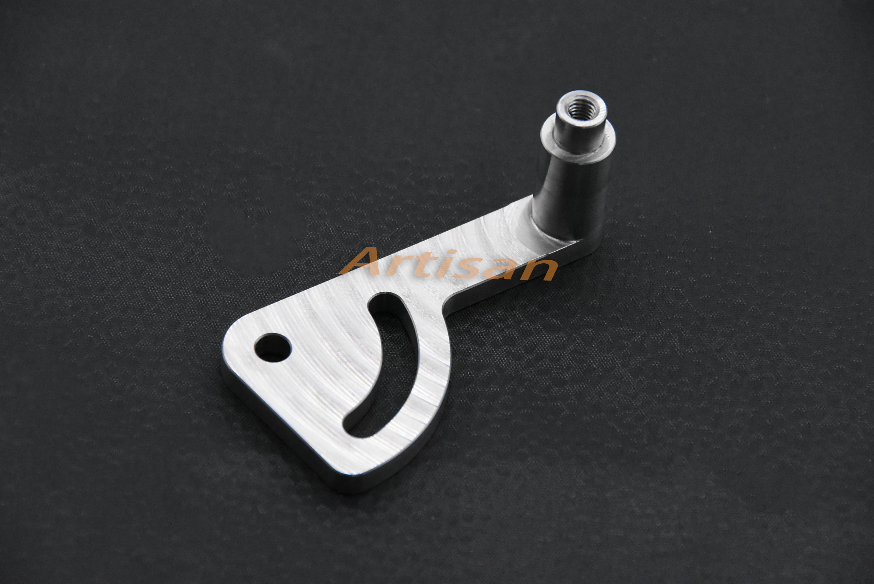 <strong>医疗类精密件加工：张紧块</strong>