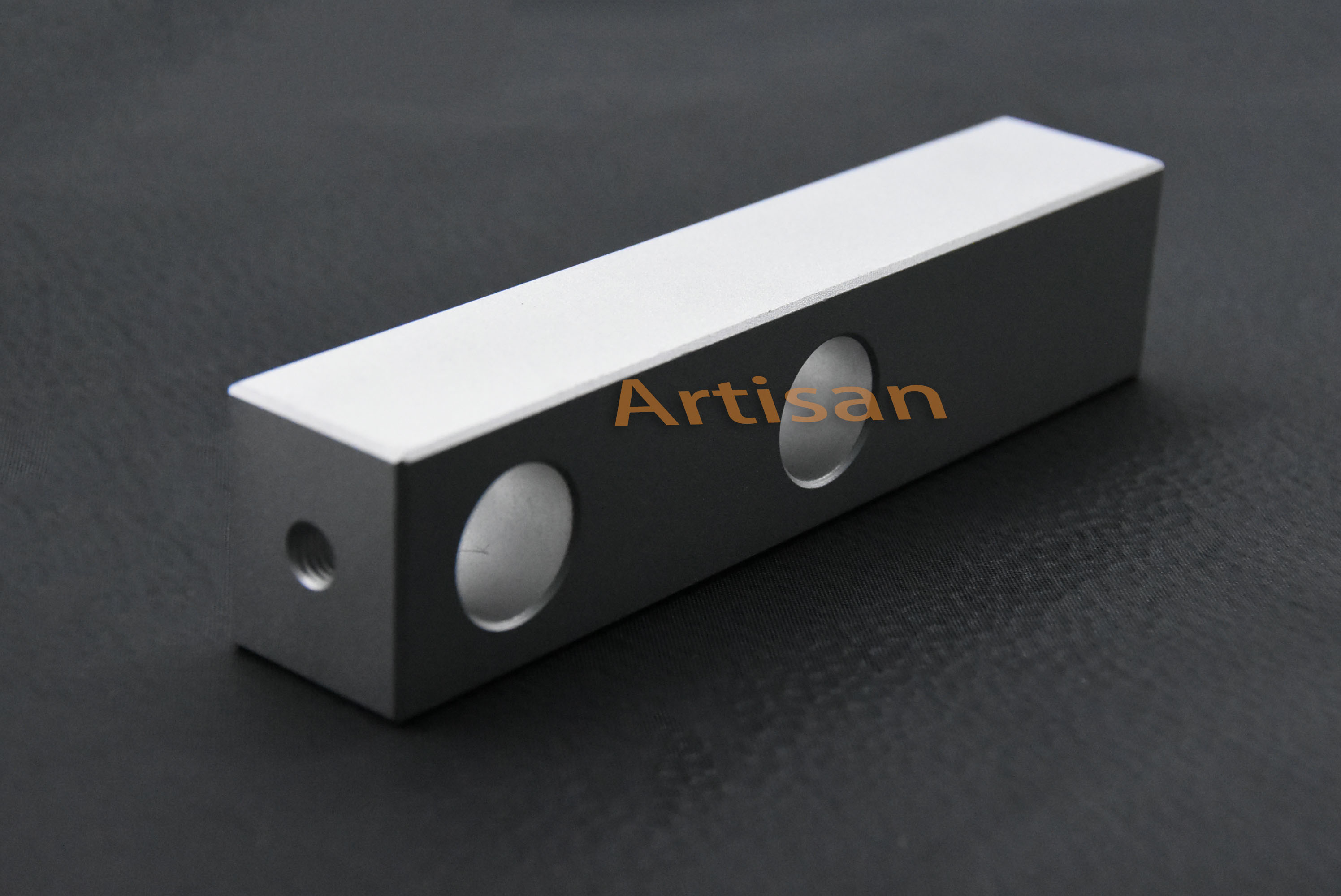 <strong>医疗类精密件加工：夹紧块</strong>