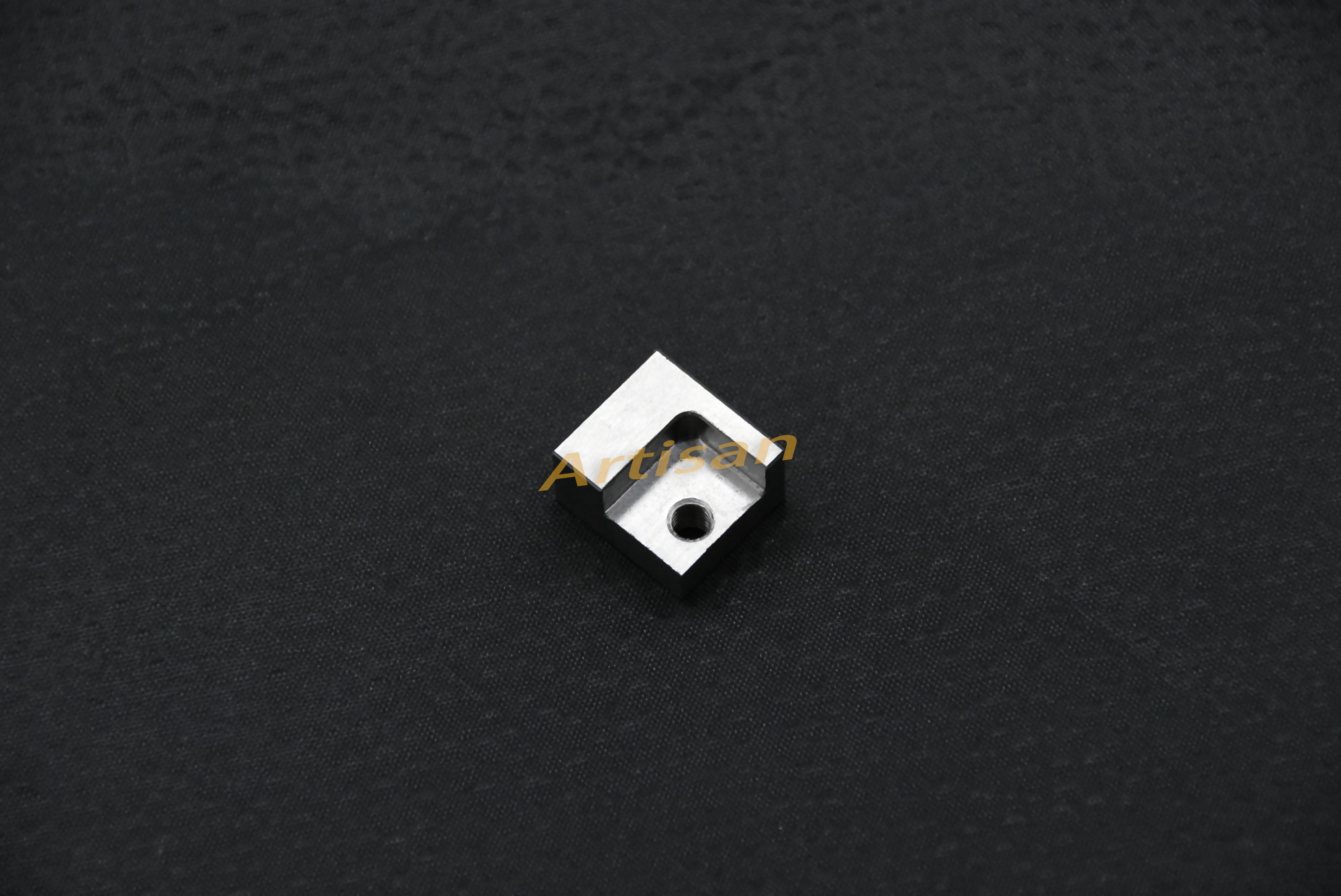 <strong>医疗类精密件加工：块8</strong>