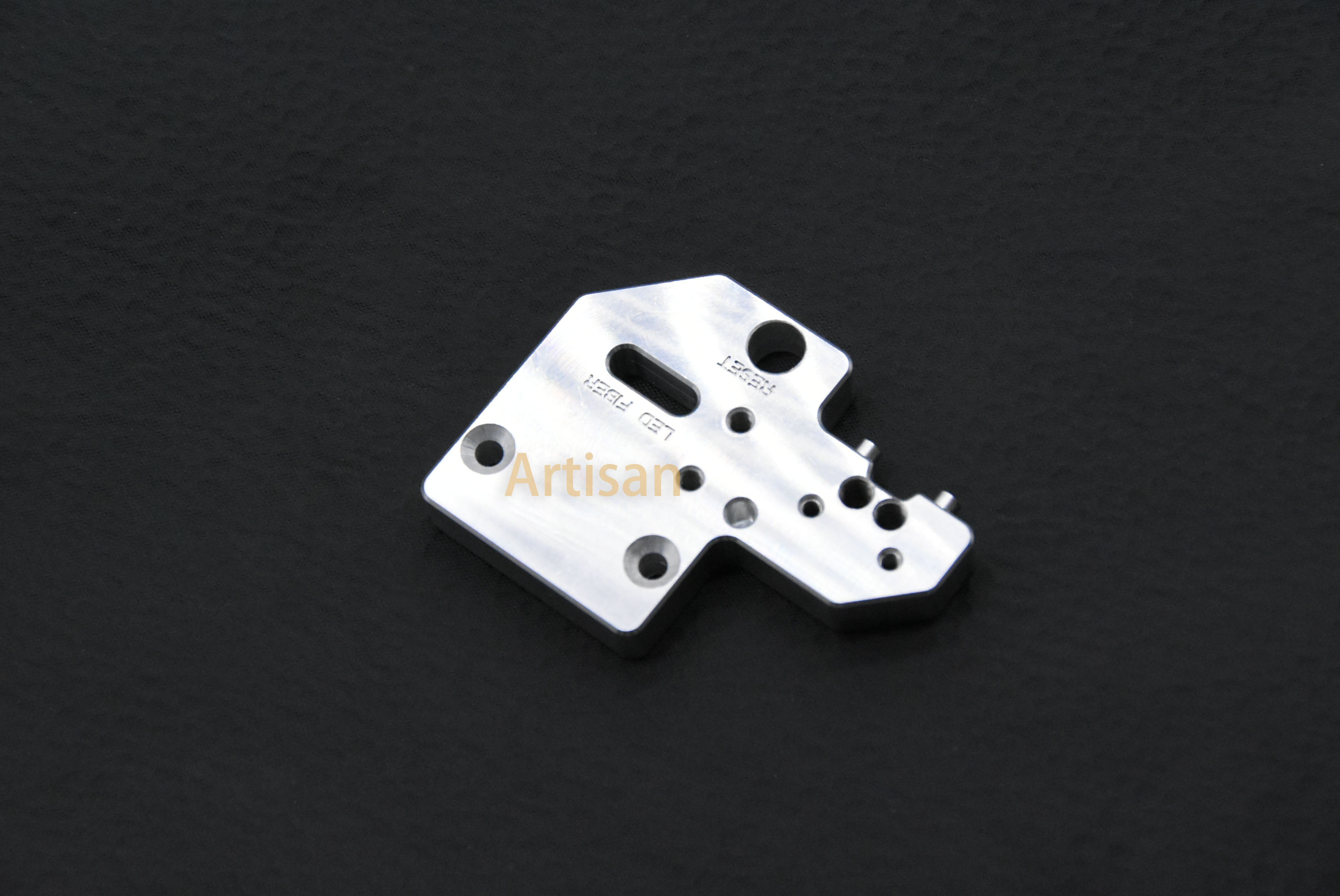 <strong>电子类精密件加工：支架2</strong>