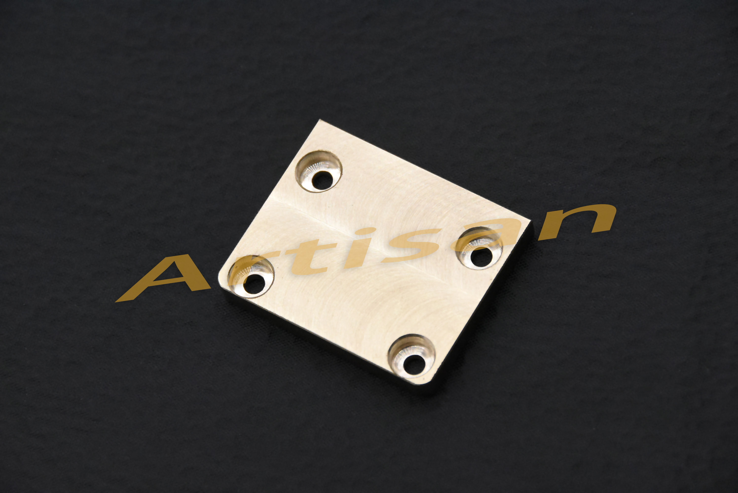 <strong>电子类精密件加工：黄铜板</strong>