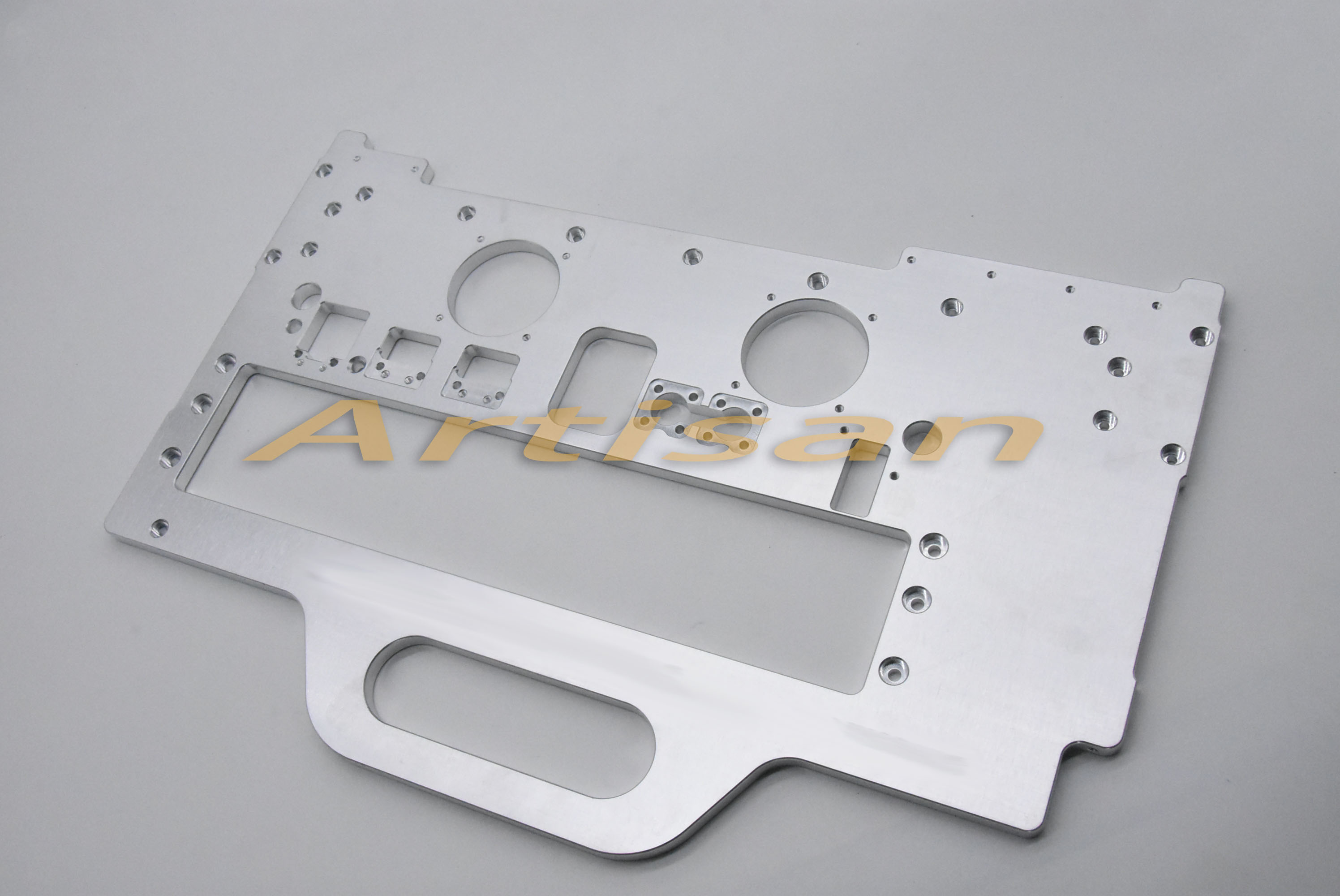 <strong>电子类精密件加工：板1</strong>